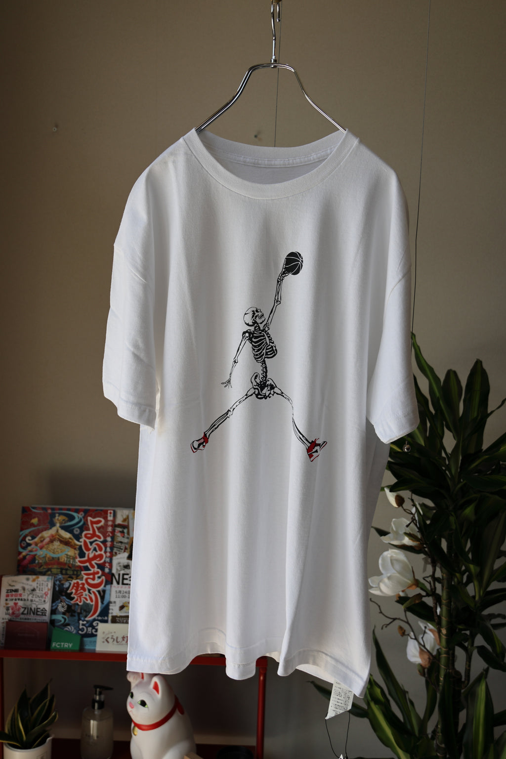 [THRIFTY LOOK ]THRIFTY "SKUL JORDAN" TEE [GREY]