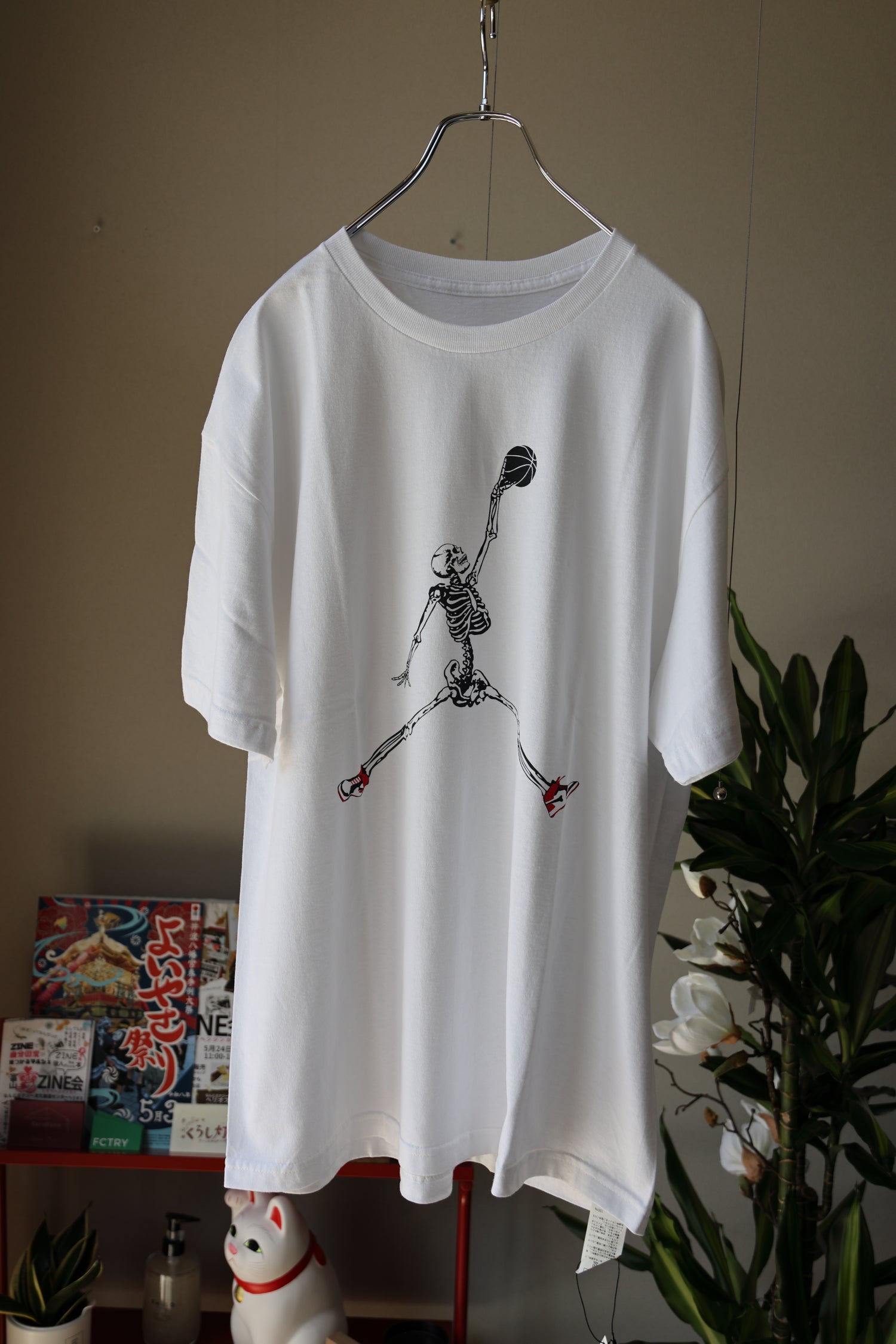 [THRIFTY LOOK ]THRIFTY "SKUL JORDAN" TEE [GREY]