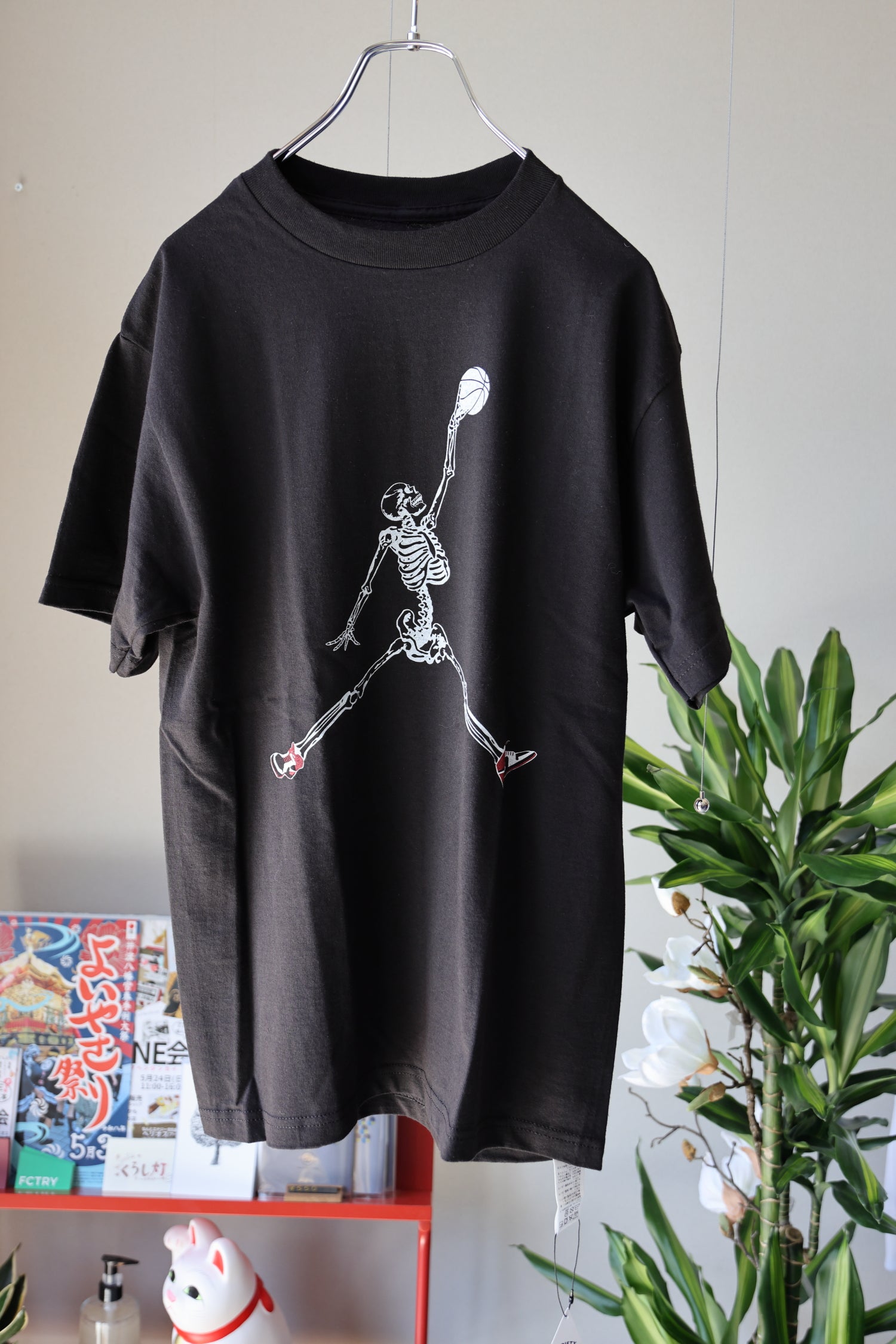[THRIFTY LOOK ]THRIFTY "SKUL JORDAN" TEE [GREY]