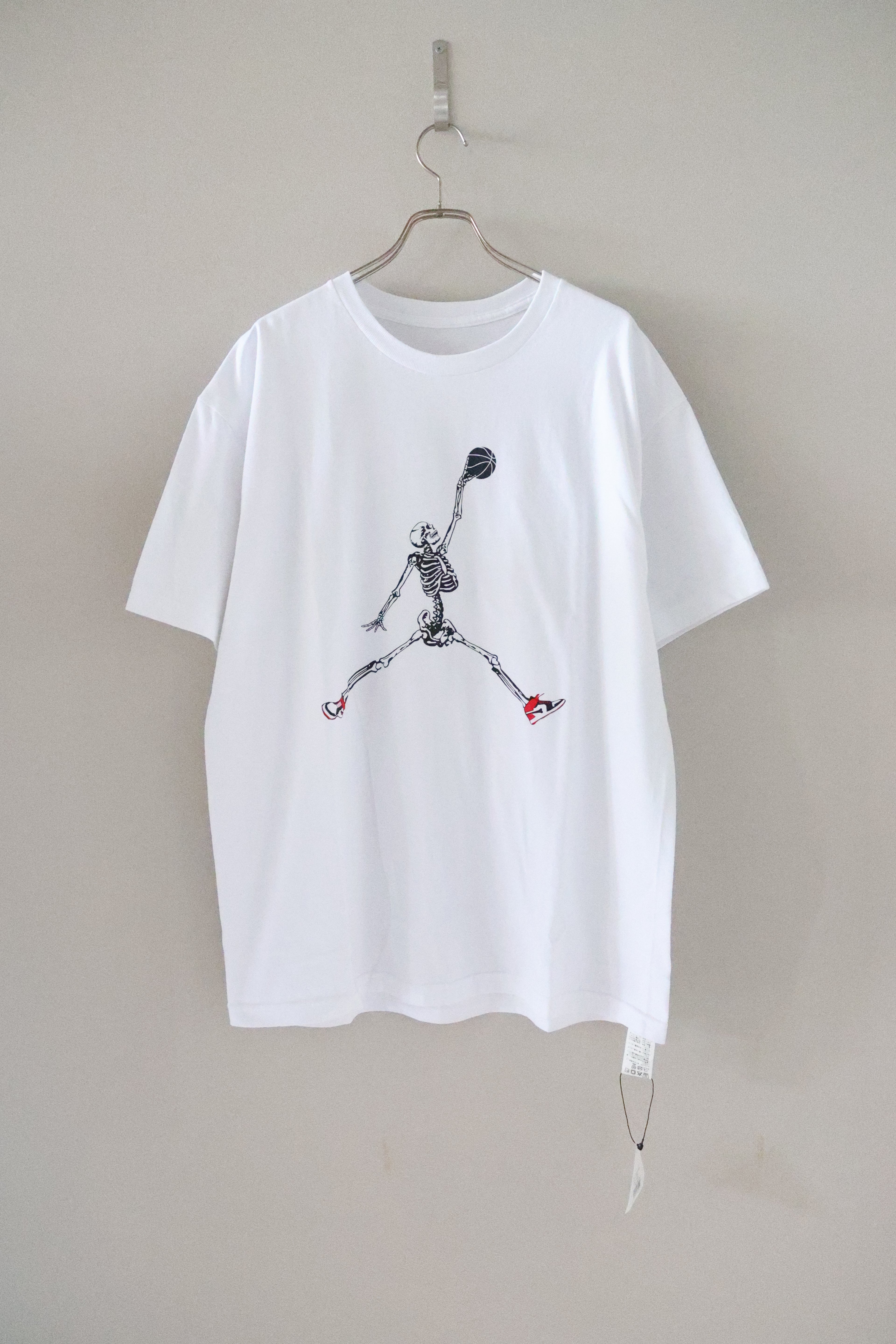 [THRIFTY LOOK ]THRIFTY "SKUL JORDAN" TEE [WHITE]