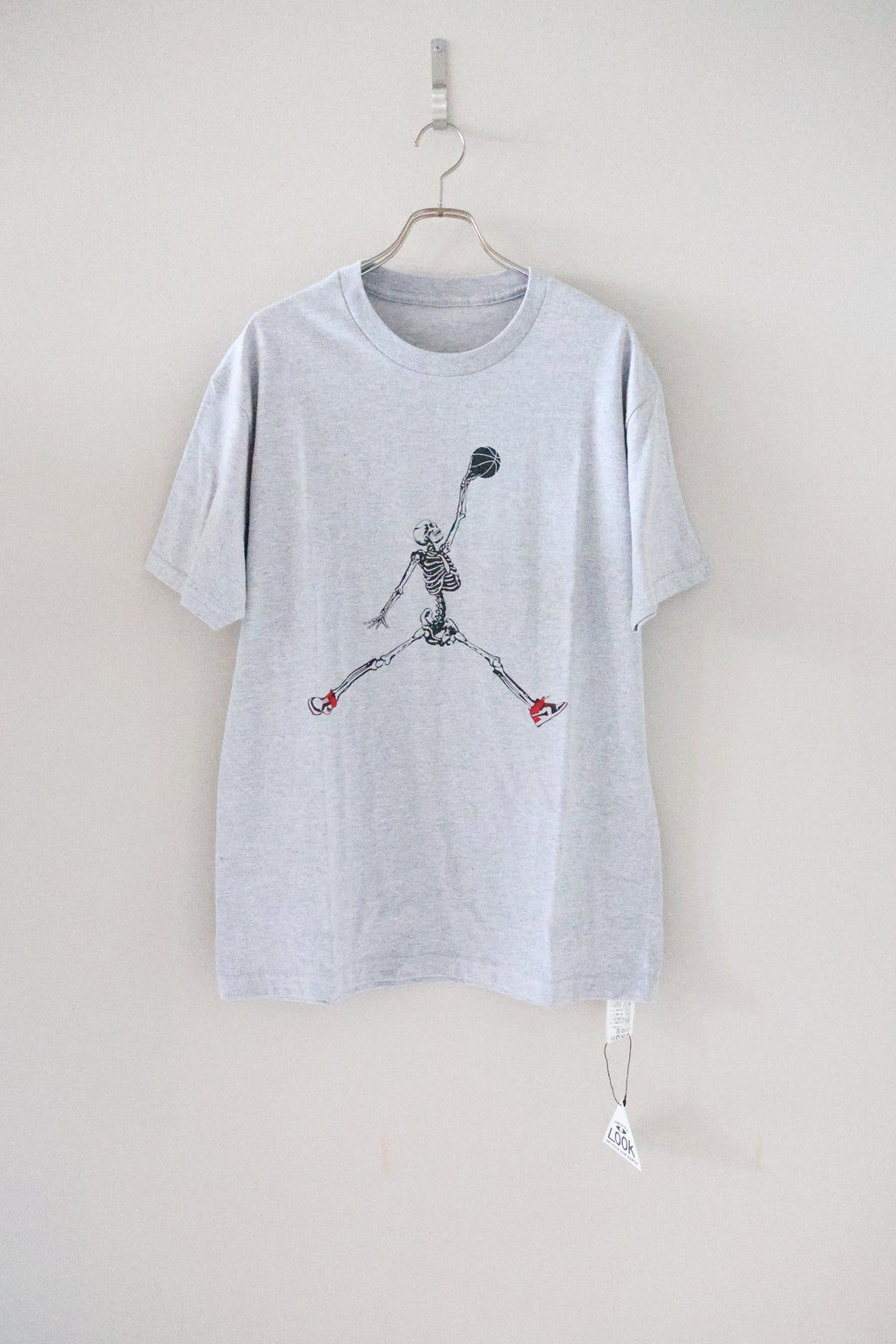 [THRIFTY LOOK ]THRIFTY "SKUL JORDAN" TEE [GREY]