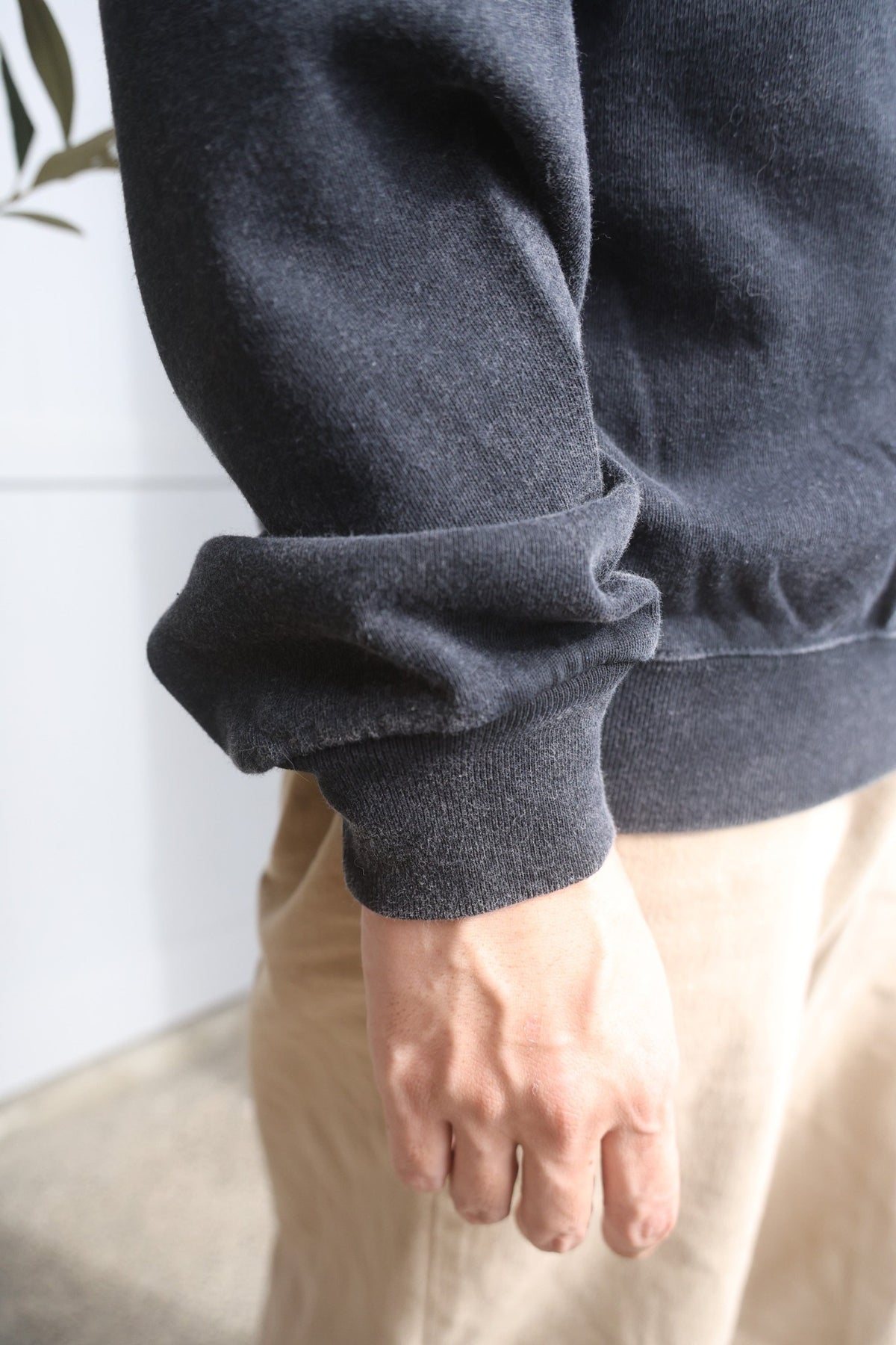 [85-Store] 8.8oz 媚びないスヌースウェット [BLACK/GRAY]（着用）